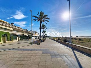 Apartment  Avenida barcelona. Vive frente al mar acceso directo a la playa, 3 dormitorios y 2