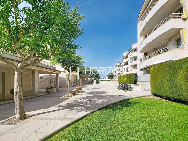 Foto 5ed029d0-28eb-48f3-abc2-cbad8282fbd7. Apartament amb calefacció aparcament piscina a Cunit diagonal Cunit