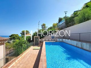 Doppelhaus  Avenida inglaterra. Casa céntrica con piscina y espectaculares vistas al mar