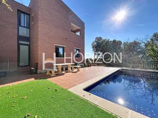 Casa  Calle tomàs guerrero. Impresionante vivienda con piscina ubicada en corbera de llobreg