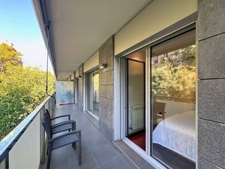 Etagenwohnung  Calle parís. Piso reformado con una terraza y un patio en finca moderna de 20