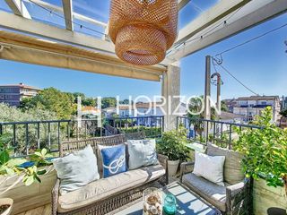 Casa adossada a Avenida Comte Gómez de Orbaneja