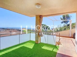 Doppelhaus  Avenida inglaterra. Casa céntrica con piscina y espectaculares vistas al mar