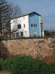 Finca rústica a Tarraco. Finca agricola/urbana con casa de 245m2. almacen de 75m2. y nave