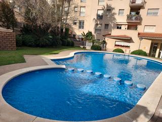 Planta baixa a Carrer de l'eixample 8. Excelente planta baja con terraza privada y zona comunitaria con