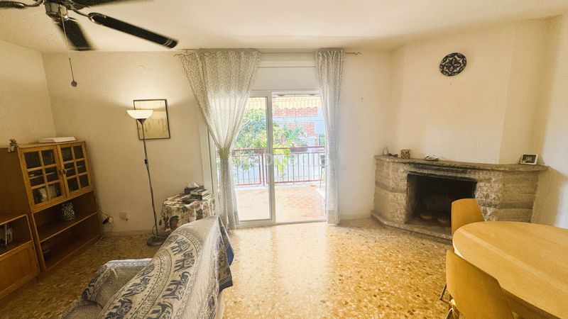 Foto 3bff7b88-57aa-403d-90f0-810ced565088. Planta baixa amb xemeneia calefacció aparcament a Segur de Calafell