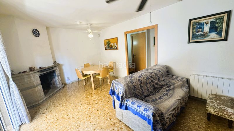 Foto 403594e8-c733-4a4d-8f87-f7f3e12aac70. Planta baixa amb xemeneia calefacció aparcament a Segur de Calafell