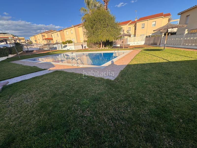 Foto 63dde733-227e-4e4a-9581-eb664eb0170b. Casa adossada amb aparcament piscina a Creixell
