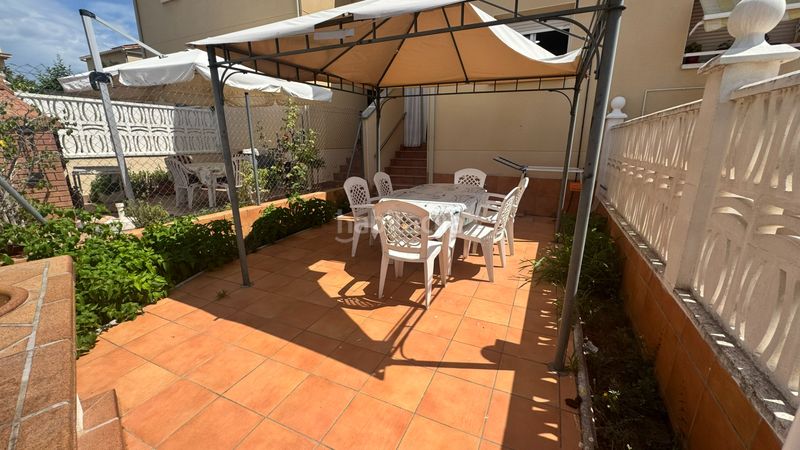 Foto df22845a-7358-46d4-a49a-1130eb8f2e95. Casa adossada amb aparcament piscina a Creixell