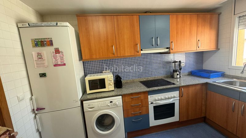 Foto f9305afc-dab7-43d9-b33d-8e3747fba059. Casa adossada amb aparcament piscina a Creixell