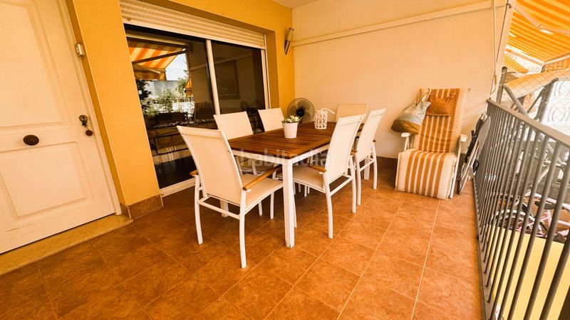 Foto f9b3c00d-b421-4a28-a633-859080245283. Casa adossada amb aparcament piscina a Creixell
