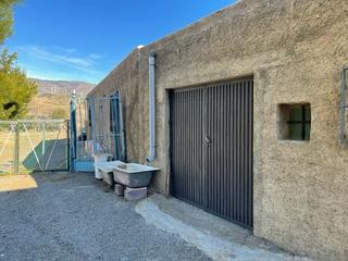 Finca rústica a Tres Villas (Las). Parcela en venta con cortijo en ocaña