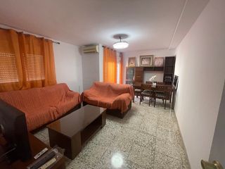 Rent Flat in Calle doctor carracido 8. Se alquila piso para estudiantes en el centro de almeria. bajada