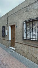 Landgut in Calle la rosa 10. Se vende finca con varias viviendas y almacen