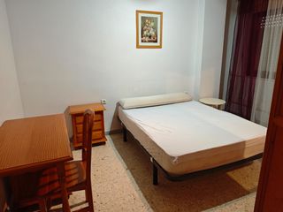 Location Appartement à Calle joaquín peralta 10. Se alquila piso en el  centro de almeria- curso escolar!!