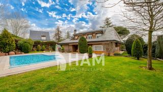 Xalet  Monte hijedo. Casa unifamiliar en boadilla barrio el olivar del mirabal 400 m