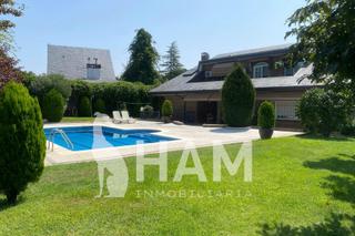 Xalet  Monte hijedo. Casa unifamiliar en boadilla barrio el olivar del mirabal 400 m
