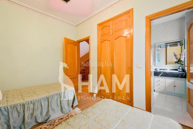 Foto 0b779b34-9b78-414b-8be9-dbbccda7bed5. Xalet amb calefacció aparcament piscina a El Olivar de Mirabal Boadilla del Monte