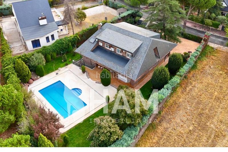 Foto 2ab83043-3e2a-4735-9a4b-57979f44a7ec. Xalet amb calefacció aparcament piscina a El Olivar de Mirabal Boadilla del Monte