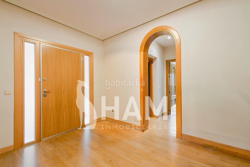 Foto 8f7aab31-882b-4f27-86e2-5f5c146c1560. Xalet amb calefacció aparcament piscina a El Olivar de Mirabal Boadilla del Monte