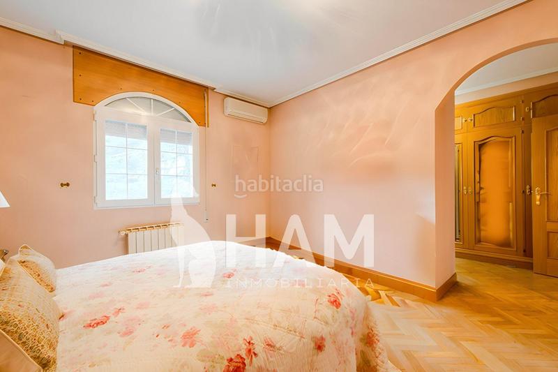 Foto b54ae9fe-bb5c-4b98-9051-14a6939ad8fd. Xalet amb calefacció aparcament piscina a El Olivar de Mirabal Boadilla del Monte