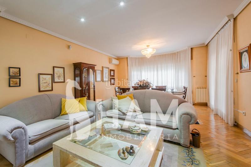 Foto b64f93dc-c3f6-4a2d-a653-4115a358aae8. Xalet amb calefacció aparcament piscina a El Olivar de Mirabal Boadilla del Monte