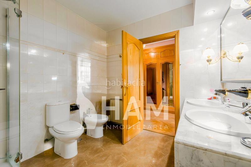 Foto c792a9d5-23ae-4588-bac6-4af63ac1dd9f. Xalet amb calefacció aparcament piscina a El Olivar de Mirabal Boadilla del Monte