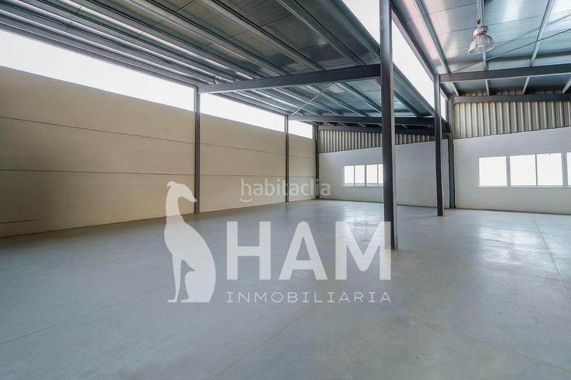 Foto e563cd68-ac4b-49ef-bb42-fd3885eee5b2. Alquiler nave industrial  1.140m con patio y montacargas en montepríncipe opción nave contigua en Boadilla del Monte