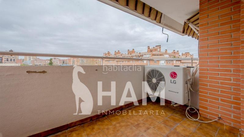 Foto f4677211-551b-4b53-944b-0eae44c3f2b8. Piccolo appartamento con riscaldamento piscina in Madrid