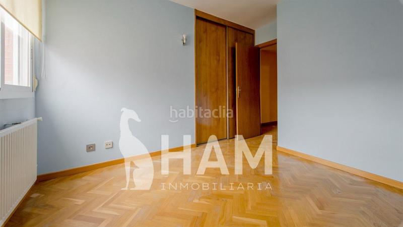 Foto f7695a8d-948b-4a0d-b59b-94970b0be721. Piccolo appartamento con riscaldamento piscina in Madrid