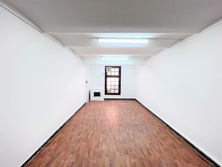 Rent Office space in Carrer del rosselló 365. Oficina en calle rosselló con nàpols