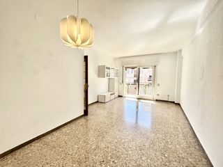 Location Appartement à Carrer de berlín 41. Piso de tres habitaciones con terraza y parking