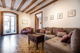 Lloguer Pis  Carrer de la junta de comerç. Piso amueblado de dos habitaciones en ciutat vella. - alquiler d