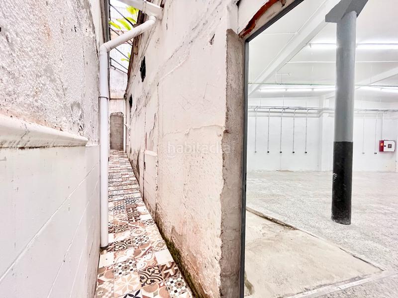 Foto 105fdb7a-ffbe-4815-b8a6-6a968cc5d896. Lloguer local comercial a carrer de lluís el piadós 7 a Barcelona