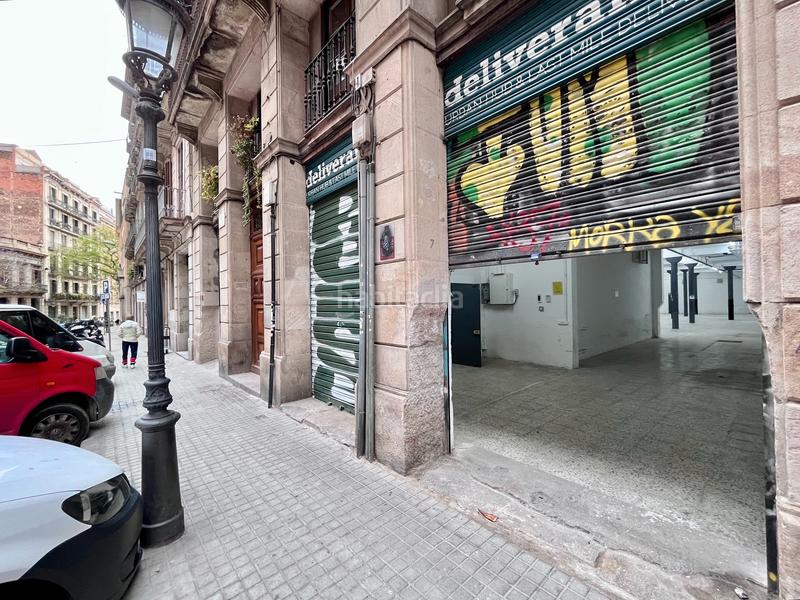 Foto f790cf11-f74c-4a8f-ad77-a6ce3c0dfd15. Lloguer local comercial a carrer de lluís el piadós 7 a Barcelona