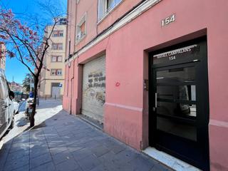 Local commercial à Carrer de rafael campalans 154. Local comercial en hospitalet de llobregat.