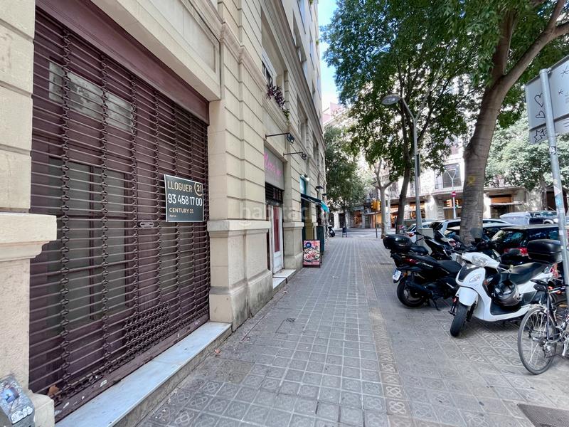 Foto cbcdcc32-b311-49f2-a74b-fa5312755dba. Alquiler local comercial en carrer de bailèn 151 local esquinero en calle bailen con rosselló. en Barcelona