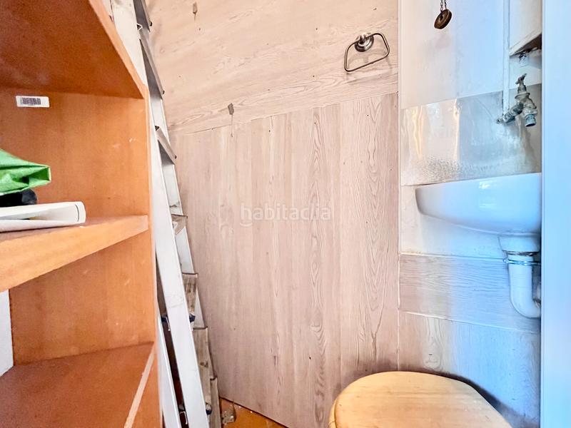 Foto e6503263-3b40-45e0-b242-1d216b368336. Alquiler local comercial en carrer de bailèn 151 local esquinero en calle bailen con rosselló. en Barcelona