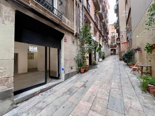 Local commercial à Gòtic. Local en ciutat vella muy cercano a plaça sant jaume