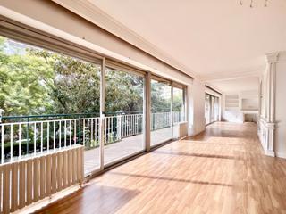 Pis a Pedralbes. Luminosa y acogedora vivienda de cuatro dormitorios con cuatro b