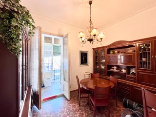 Flat in Carrer de la diputació 39. Piso a reformar en calle diputación con entença.