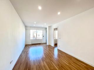 Pis  Carrer de provença 10. Piso reformado a estrenar de cuatro habitaciones en eixample esq