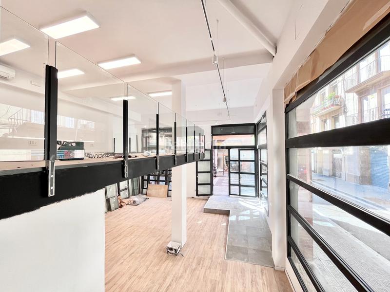 Foto bb48603f-94b6-4d6c-ae10-47aa216be0f9. Lloguer local comercial a carrer del príncep jordi 1 a Barcelona