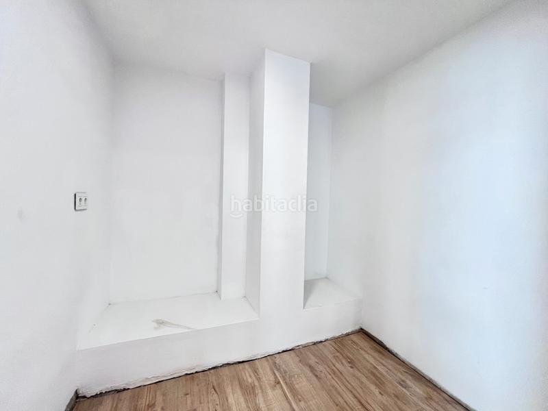 Foto ef640996-b509-4f99-8bd1-80e97f878e69. Lloguer local comercial a carrer del príncep jordi 1 a Barcelona