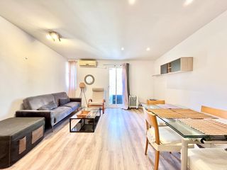 Appartement à Carrer de sant joan de malta 41. Piso de una habitación en clot.