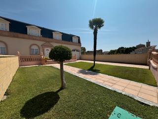 Casa aparellada  Carretera peñafiel. Grupo integra, chalet pareado en venta en valoría la buena con p