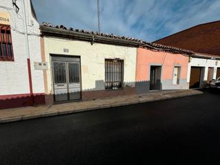 Masia a Calle seco 16. Grupo integra, casa en venta en nava del rey para rehabilitar.