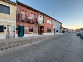 Masia a Calle arrabal 19. Grupo integra, casa en venta con patio y amueblada en nava del r