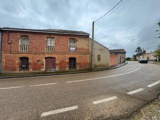 Mas à Calle la iglesia 5. Grupo integra, casa de pueblo con patio y pozo en villalba de la
