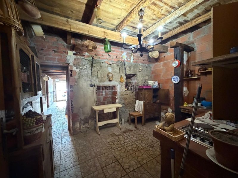 Foto bf385250-a197-4a96-864e-14a1ae9b1720. Casa amb xemeneia calefacció a Villalonso